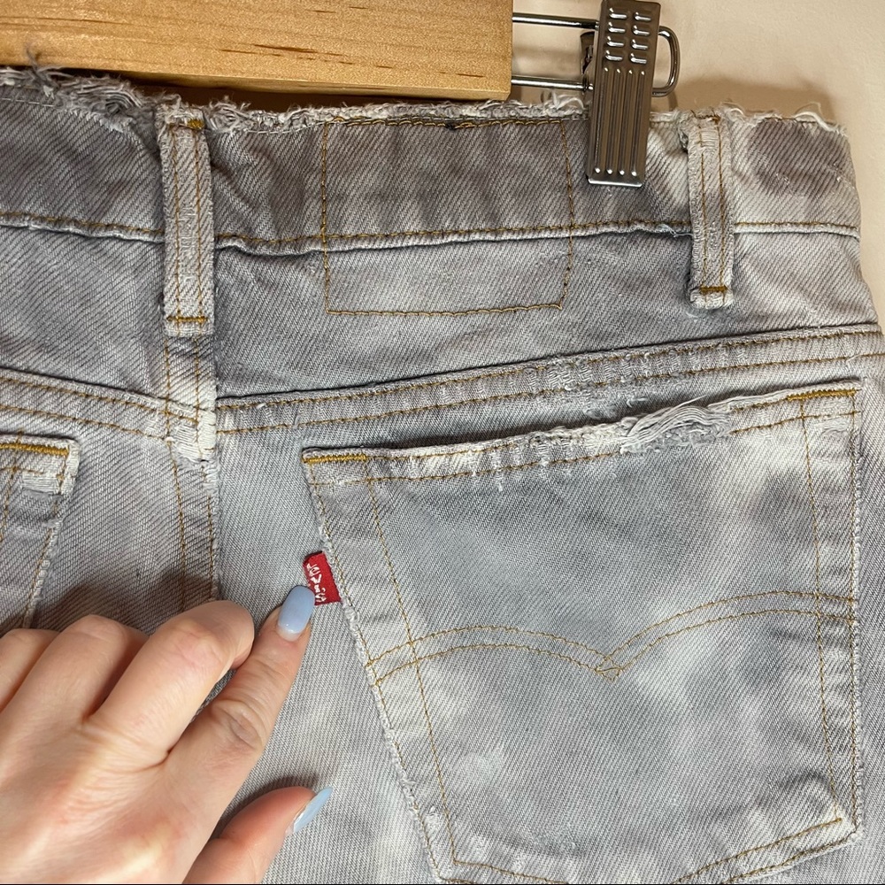 Levi’s Denim Cut Off Shorts Tie Dye Extreme Distressed Shorts Butt Rip 30 waist - Picture 11 of 12